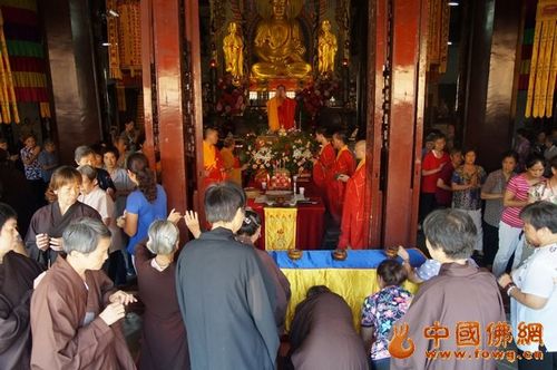 「佛教」重庆华岩寺隆重举行观音菩萨成道日纪念法会