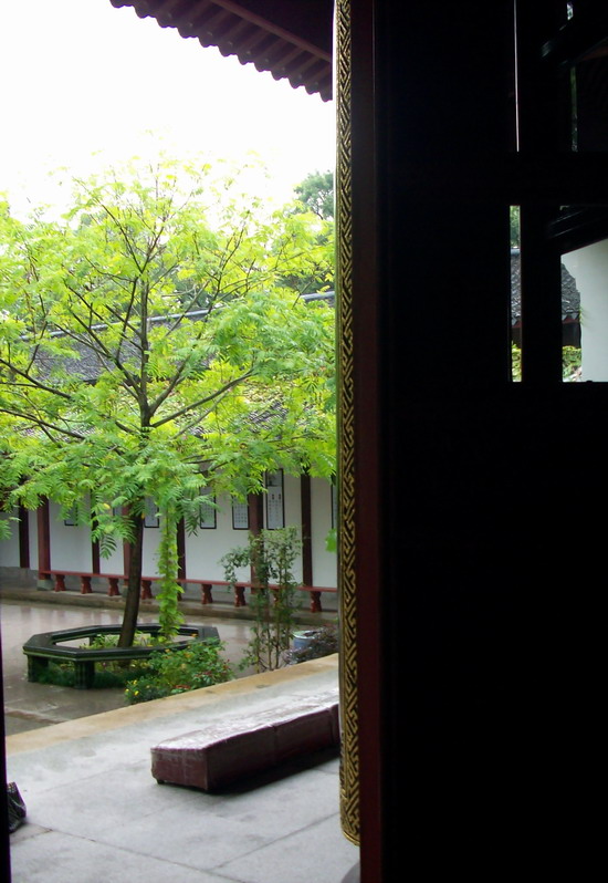 「鬼灯水月」水月清梅：香林净苑僧止静，双泉庵内犬迎宾