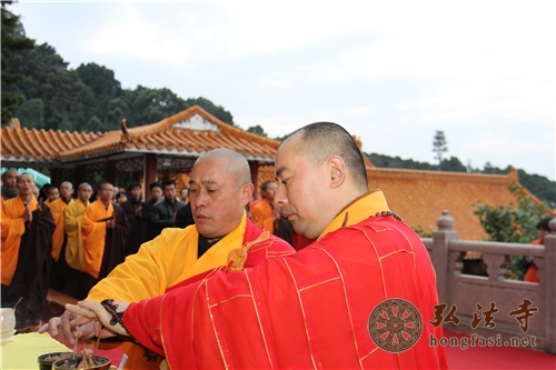 「浠水」广东深圳弘法寺隆重举行恭送本焕长老舍利赴湖北浠水胜乘寺永久安奉法会
