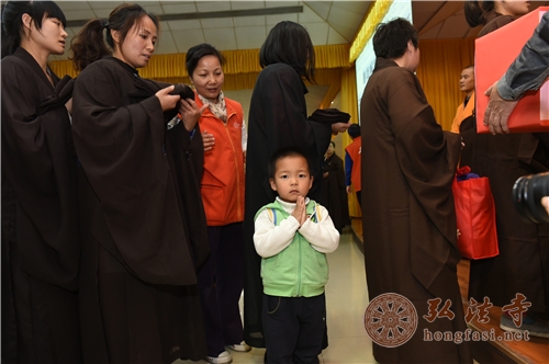 「弘法寺」广东深圳弘法寺隆重举行2015年千人皈依法会