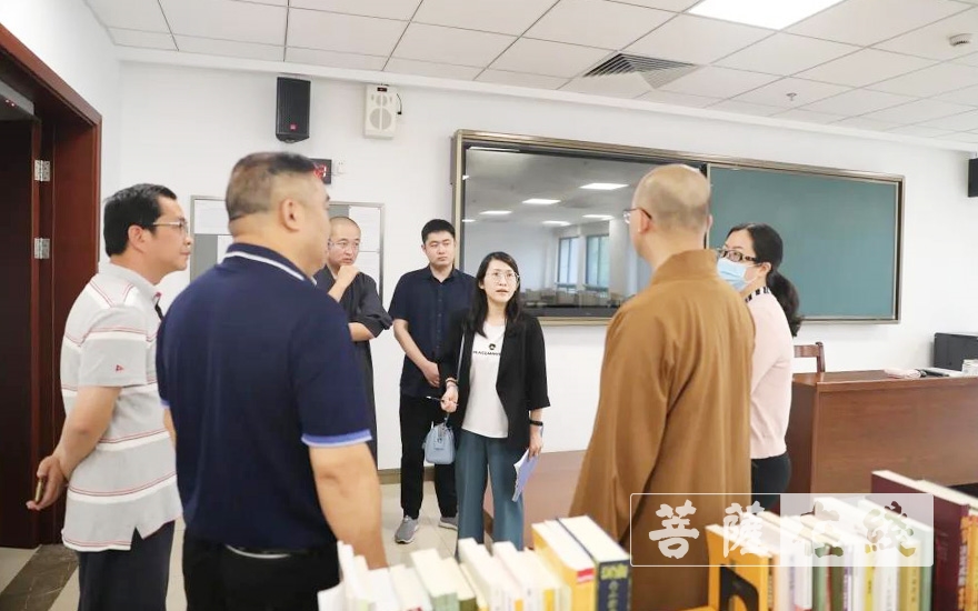 「佛教」宁波市奉化区民宗局联合区卫健局赴浙江佛学院检查指导复学前准备工作