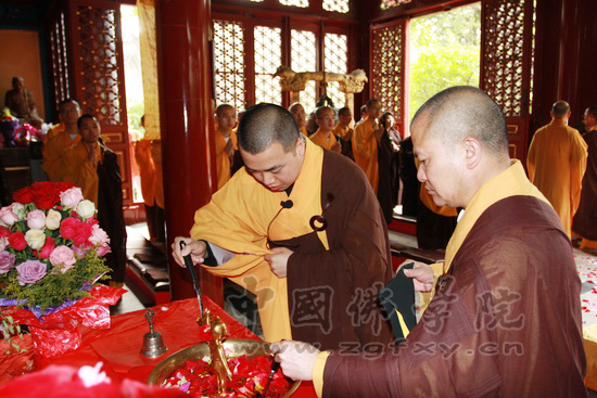 「佛教」中国佛学院隆重举行佛历2555年庆祝释迦佛圣诞浴佛法会