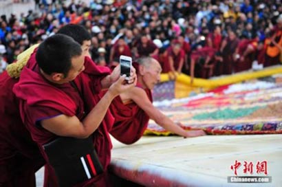 「佛教」西藏“90后”僧人现代化生活