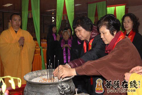 「报国寺」上海报国寺举行2013年三皈依受五戒法会
