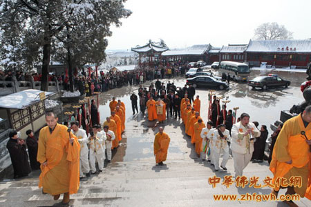 「佛教」泰国前总理川.立派率考察团到北京灵光寺寺参拜佛牙舍利