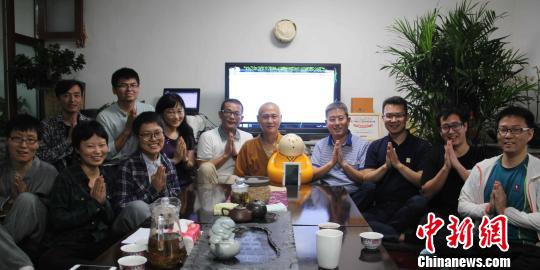 「佛教」北京龙泉寺推出智能“机器僧贤二” 获学诚法师点赞