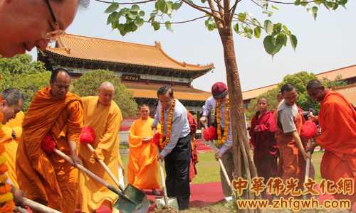 「佛教」尼泊尔中华寺举行第二期工程峻工及慈善扶贫助学活动