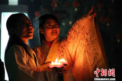 「佛教」西安小雁塔供灯祈福迎元宵