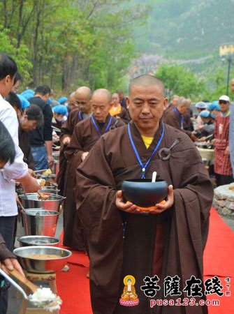 「佛教」山东青州广福寺举办千年来首次托钵乞食仪式