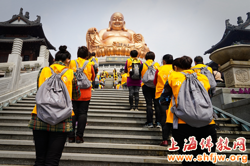 「佛教」上海浦东小普陀寺三步一拜朝圣雪窦山功德圆满
