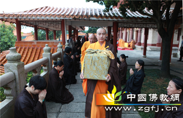 「邵武」广东深圳弘法寺恭送本焕长老舍利赴福建邵武华严寺永久安奉