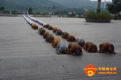 广东南华禅寺第九届“禅悦行”之三步一拜礼六祖