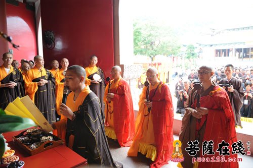 「水陆法会」珠海普陀寺举行2016年水陆法会熏坛洒净仪式