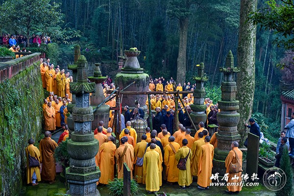 「报国寺」胜旭长老追悼法会在四川峨眉山报国寺举行