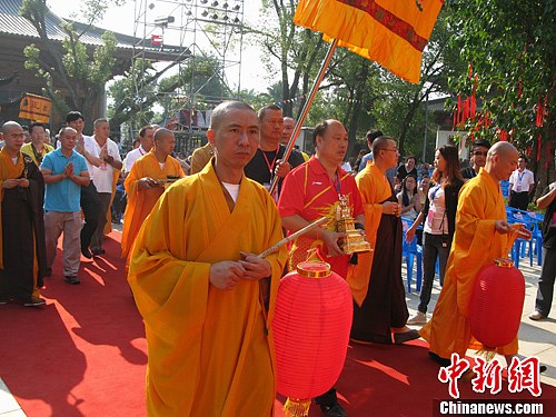 「佛教」广西柳州举办佛教文化节 唐代开元寺迎请佛舍利