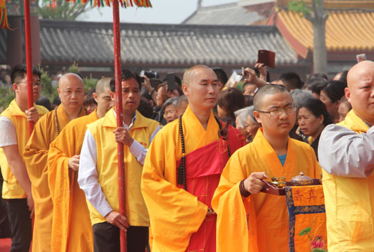 「佛教」山东宝相寺佛牙舍利面世二十一周年纪念法会圆满 「佛教」山东宝相寺佛牙舍利面世二十一周年纪念法会圆满