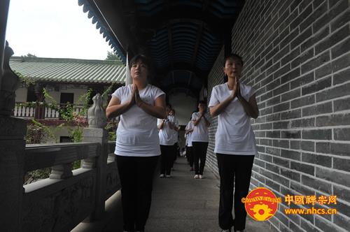 广东南华禅寺第九届“禅悦行”之三步一拜礼六祖
