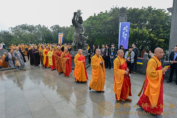 「佛教」第十五届普陀山南海观音文化节开幕式暨南海观音开光二十周年庆典隆重举行