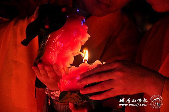 「佛教」四川大佛禅院举行“万盏明灯供普贤”祈福供灯法会