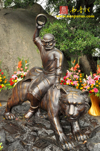 「伏虎罗汉」厦门虎溪岩寺隆重举行伏虎罗汉圣像开光仪式 「伏虎罗汉」厦门虎溪岩寺隆重举行伏虎罗汉圣像开光仪式