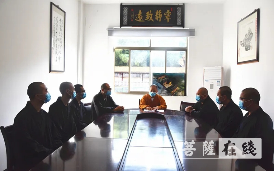「佛教」大林禅寺恢复开放首日举行升国旗仪式