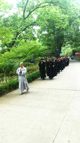 千人三步一拜 瞻礼佛顶骨舍利
