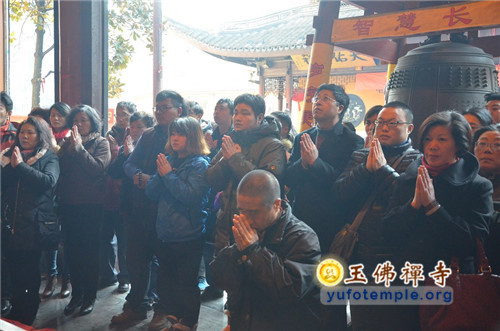 「上海外滩踩踏事件」上海玉佛禅寺为外滩踩踏遇难者举行超度法会