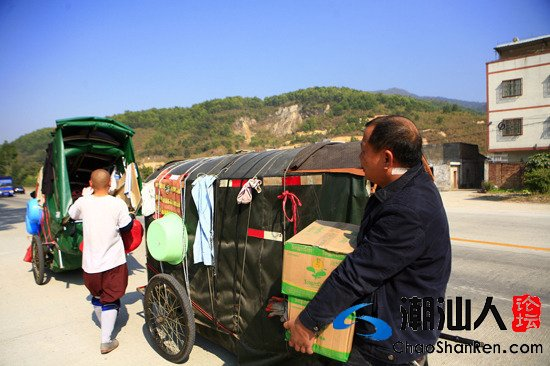 「苦行僧」苦行僧9年朝拜10万里路 三步一跪过惠东