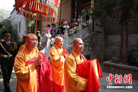 「佛教」南京大报恩寺“佛家至圣”再现 众高僧齐迎奉