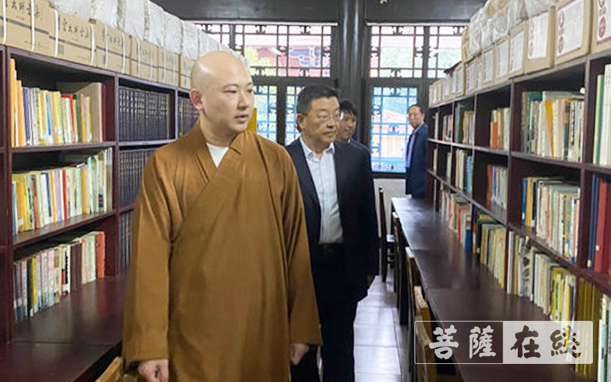 「全国政协」全国政协民宗委杨小波一行调研长沙麓山寺和湖南佛学院 「全国政协」全国政协民宗委杨小波一行调研长沙麓山寺和湖南佛学院