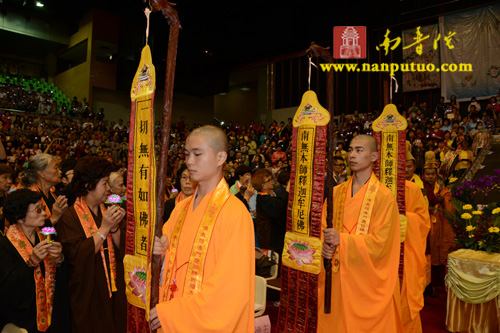 「佛教」庆祝澳门回归十五周年祈福法会圆满闭幕万人传灯祈福 「佛教」庆祝澳门回归十五周年祈福法会圆满闭幕万人传灯祈福