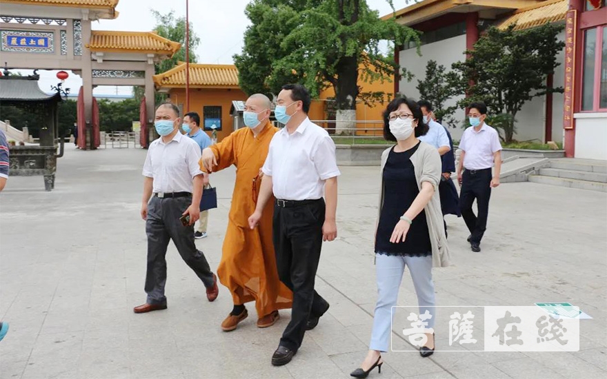 「佛教」上海市委统战部副部长王霄汉调研七宝教寺