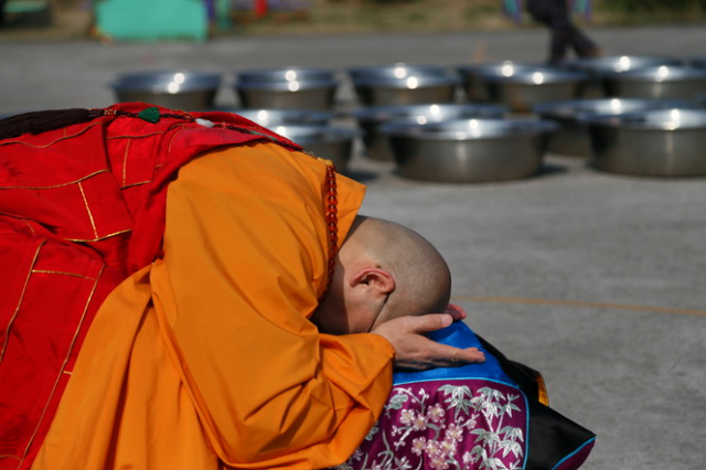 「灵隐寺」浙江杭州灵隐寺举行乙未年首次大型放生活动 「灵隐寺」浙江杭州灵隐寺举行乙未年首次大型放生活动