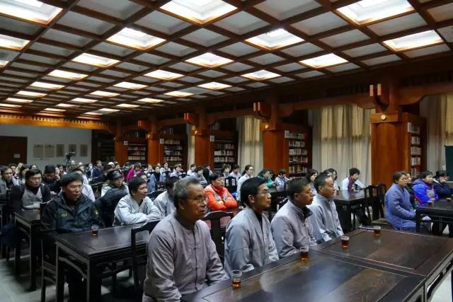 「佛教」“杭州佛教义工联盟”的义工居士来到安福寺朝圣礼佛，聆听达照法师开示