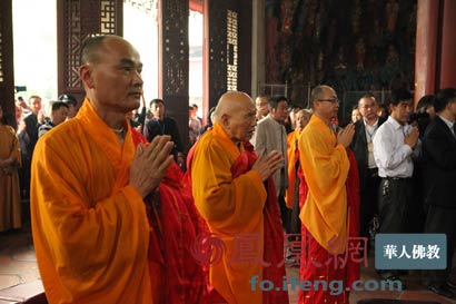 「佛教」韶关南华禅寺“六祖诞” 万人朝拜惠能真身