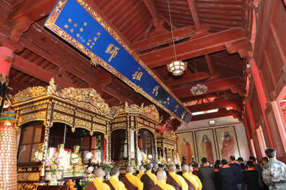 「佛教」六祖故里广东云浮龙潭寺隆重举行本焕长老舍利供奉暨祈福法会