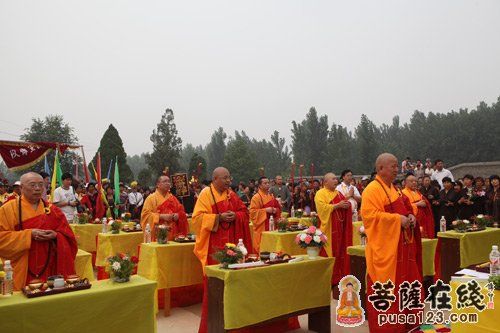 「大雄宝殿」河南报恩寺举行大雄宝殿奠基洒净法会