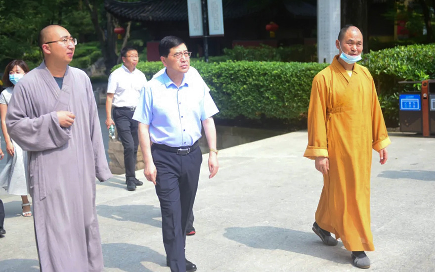 「疫情」江苏省民宗委副主任朱亚文一行检查栖霞古寺安全生产专项整治及疫情防控工作 「疫情」江苏省民宗委副主任朱亚文一行检查栖霞古寺安全生产专项整治及疫情防控工作