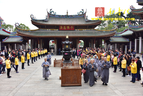「南普陀寺」台湾台中宝善寺住持通和法师一行70余人到南普陀寺参访交流