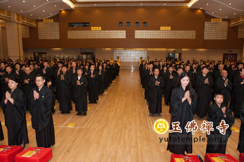 「佛教」上海玉佛禅寺举行传授三皈五戒法会
