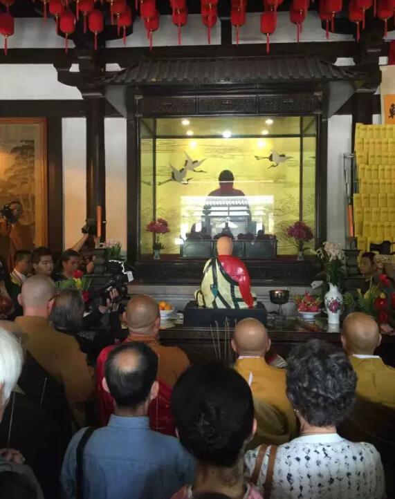 「扬州」江苏扬州文峰寺举行新老鉴真大师像会面仪式