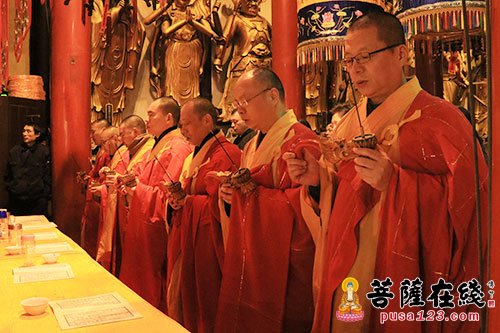 「摄影」玉佛供天 祈福如愿 消弥灾难 法喜充满