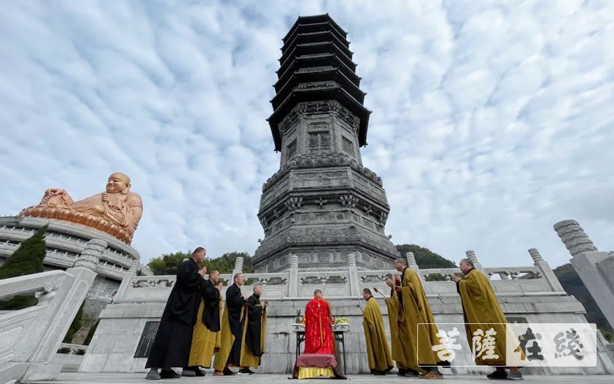 「奉化」奉化雪窦寺依旧制举行普供法会 「奉化」奉化雪窦寺依旧制举行普供法会