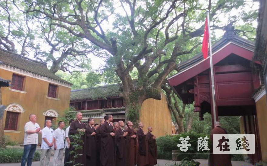 「佛教」普陀山佛教协会举行升国旗仪式 大力弘扬抗疫爱国精神 「佛教」普陀山佛教协会举行升国旗仪式 大力弘扬抗疫爱国精神