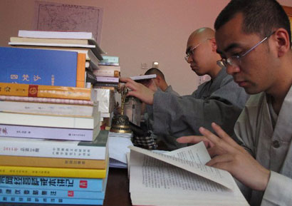「中国佛学院」探访中国佛学院 入学考试难度超过高考