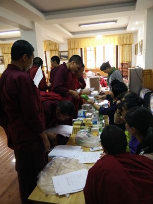 「佛教」云南佛教协会为尼众寺院举行慈善义诊并发放爱心物资