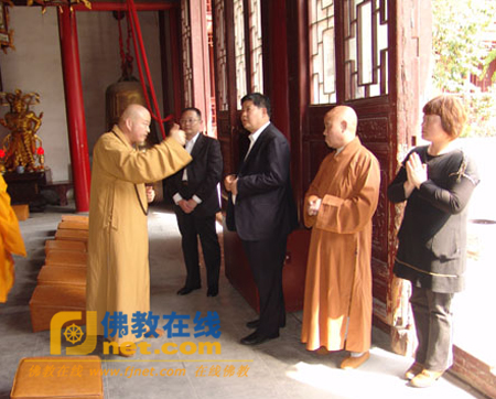 「中国佛教协会」中国佛教协会王健秘书长一行视察南京毗卢寺（图）