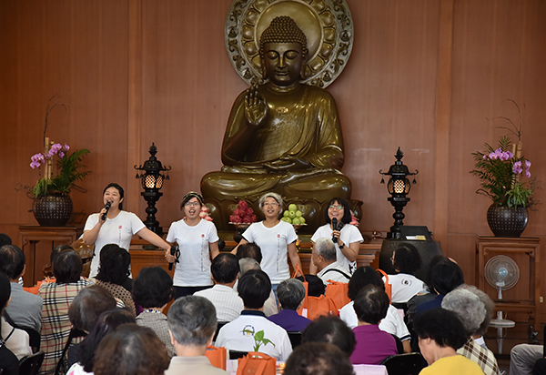 「法鼓山」祈愿光明有智慧 ，台湾法鼓山紫云寺为家中宝重阳祝寿