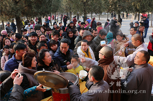 「少林寺」佛祖成道日河南嵩山少林寺普施佛粥 传递佛陀慈悲