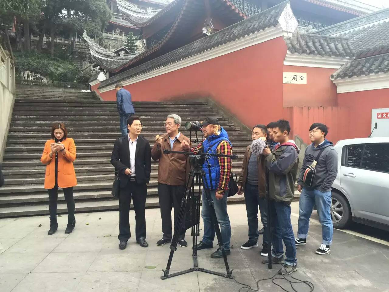 「华岩寺」重庆华岩寺首部公益微电影《老人的背影》开机